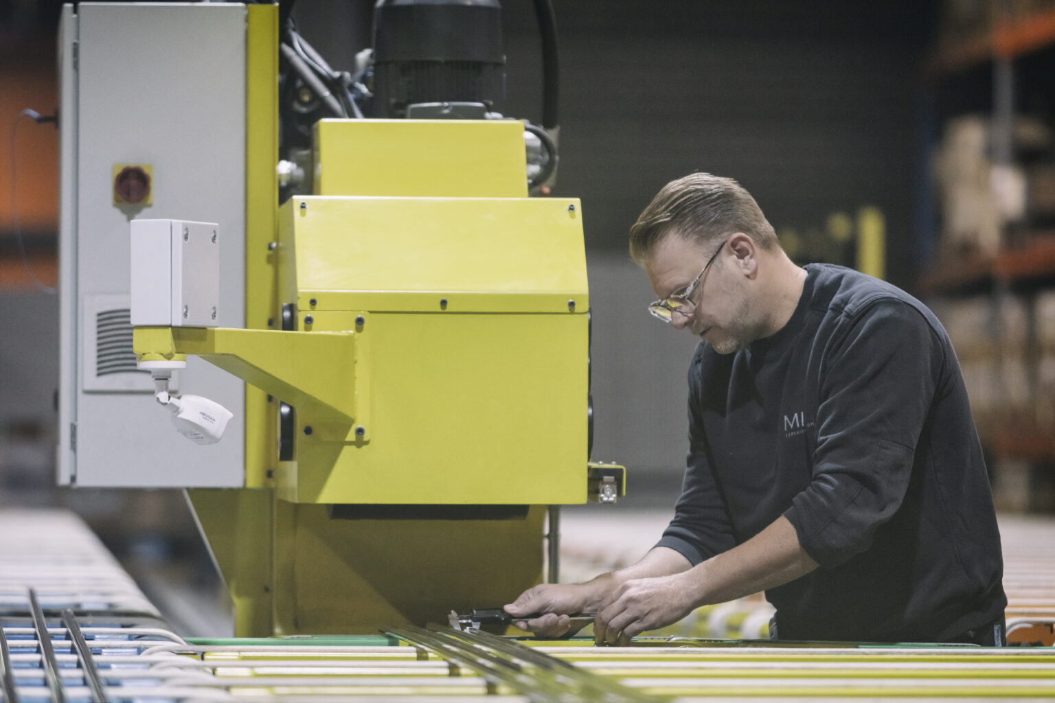 Mifa medewerker aan het werk